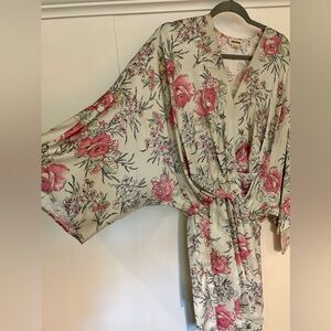 Only worn once, easy to wear dress that is very complimentary on!